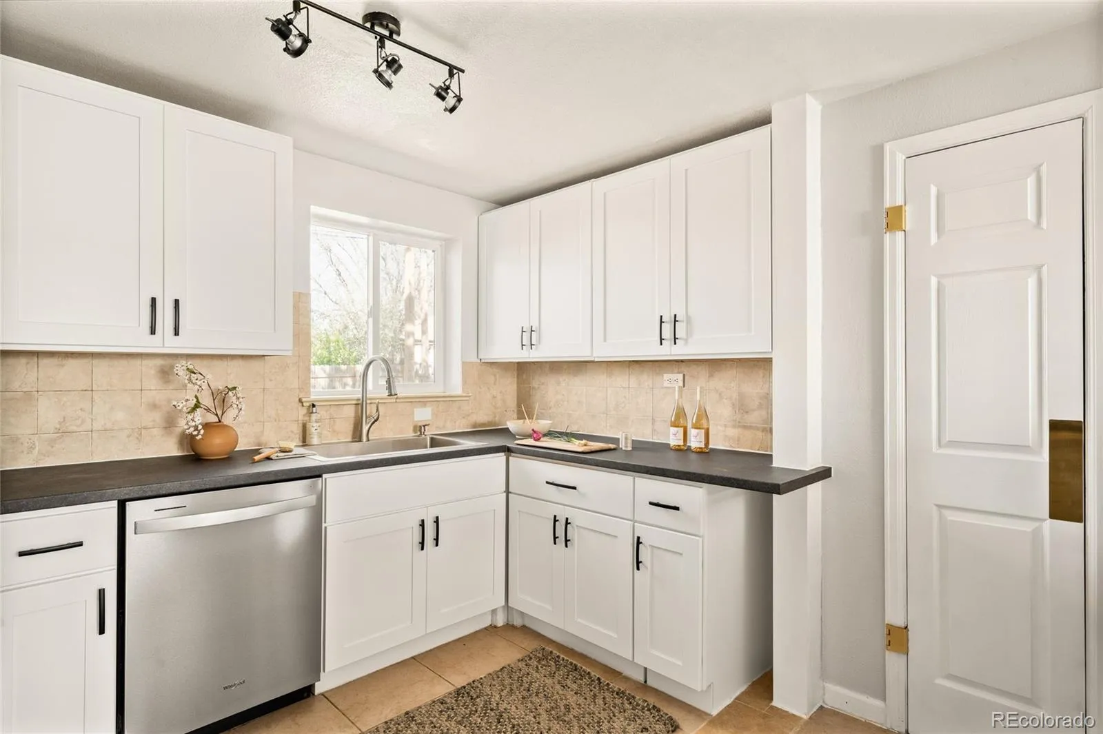 04162026221208 1600 11