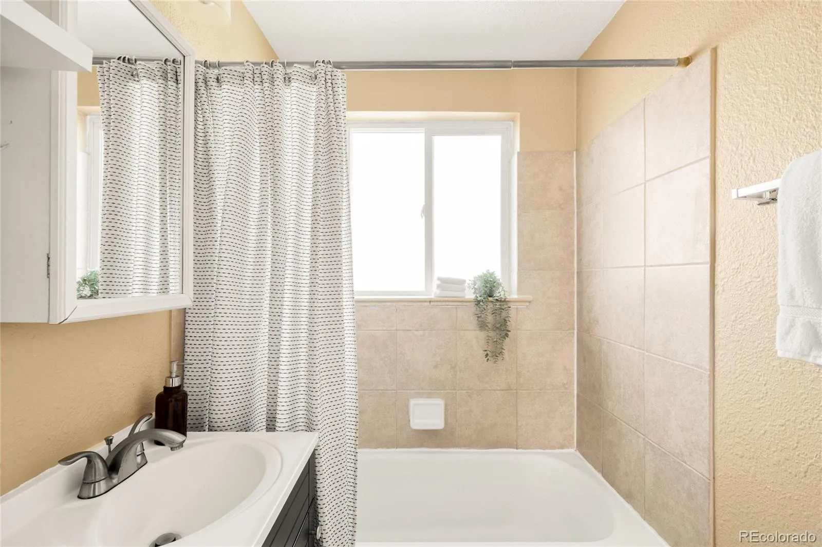 04162026221208 1600 19