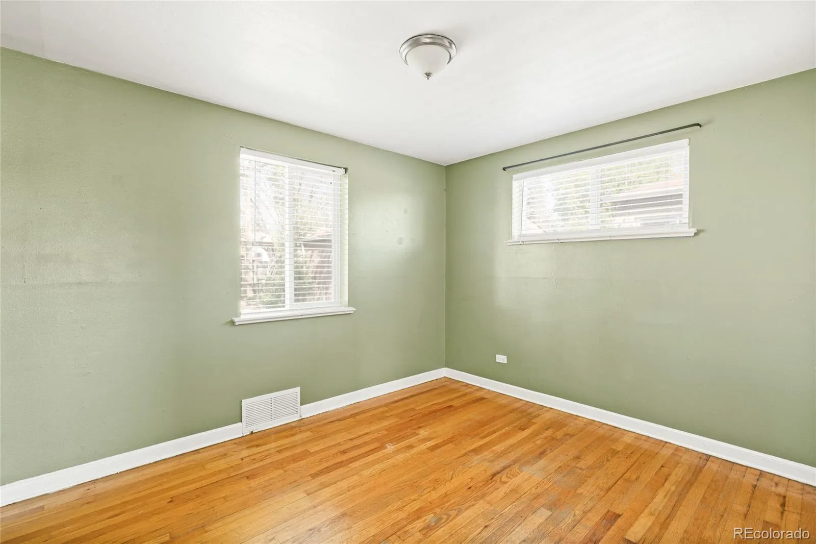 04162026221208 1600 23