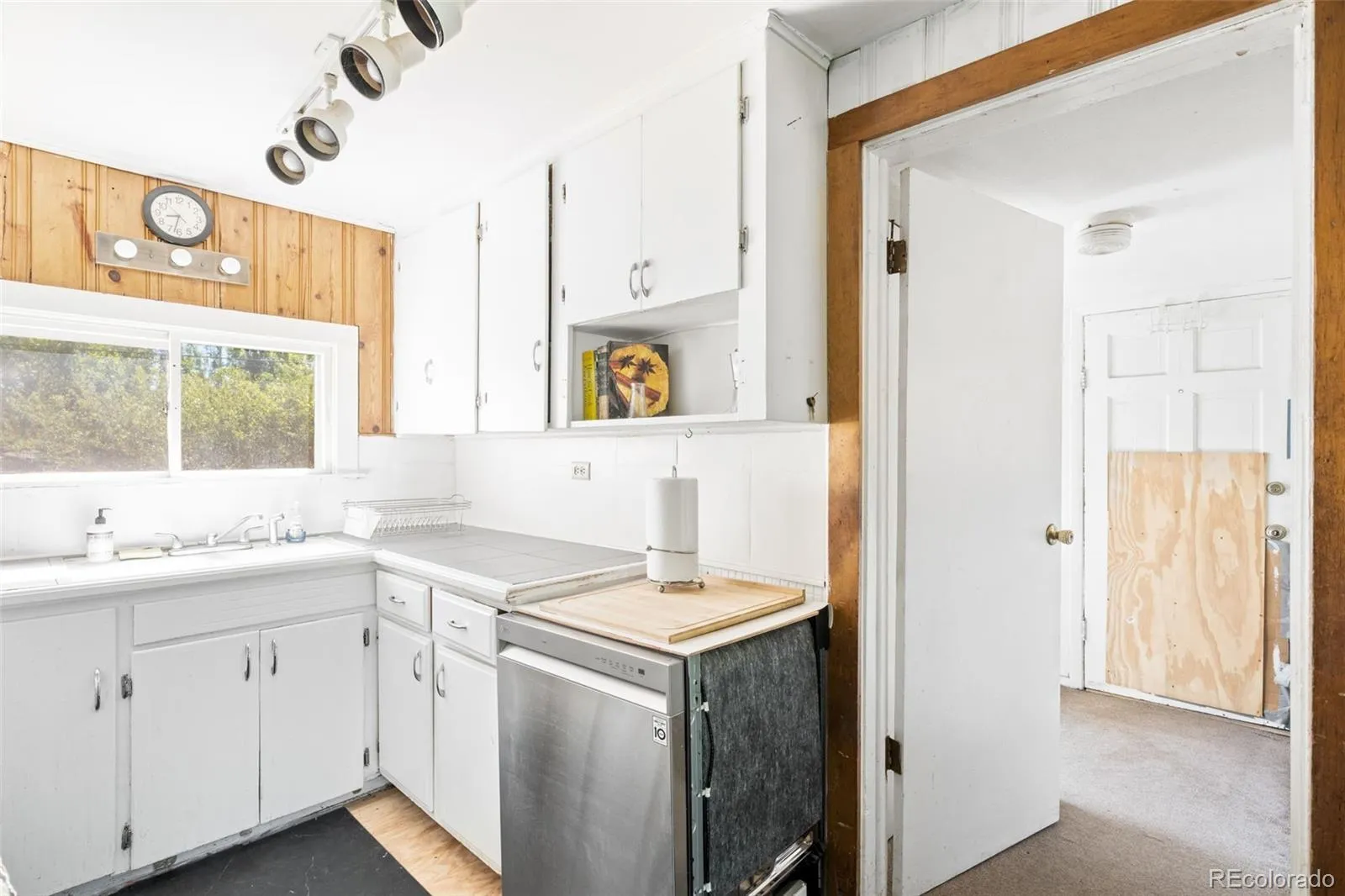 994 Welch Street Lakewood CO 80401 MLS #REC1727840 04292026205220 1600 11