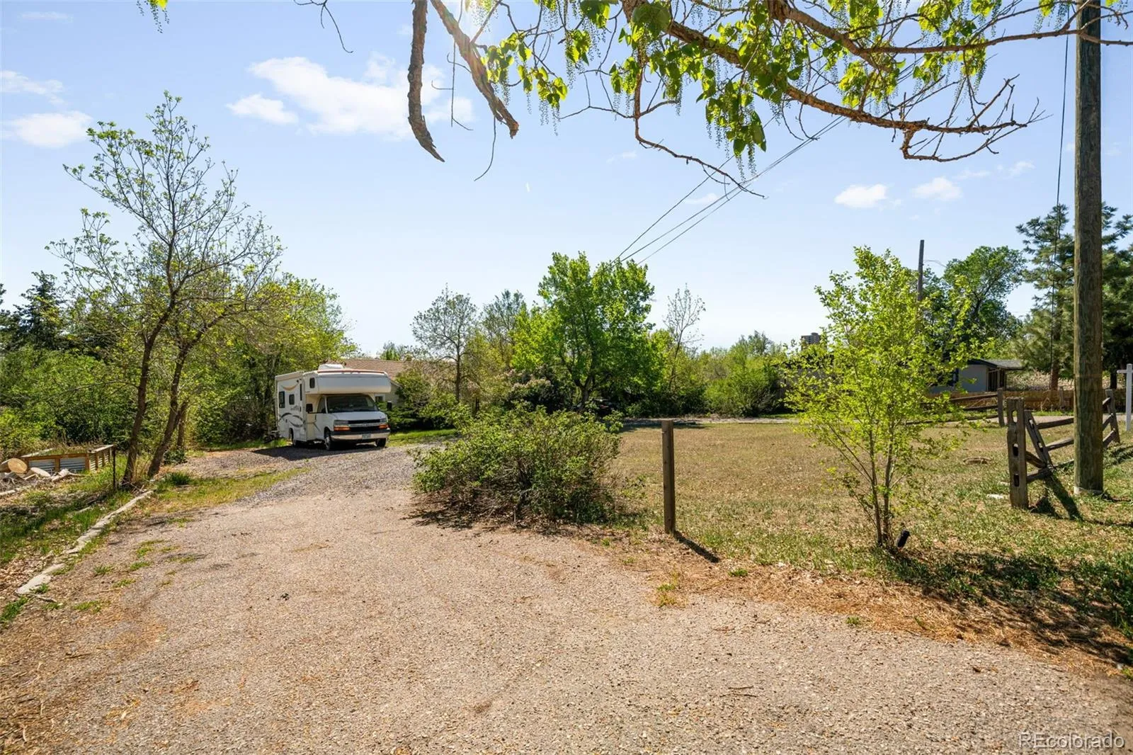994 Welch Street Lakewood CO 80401 MLS #REC1727840 04292026205220 1600 24