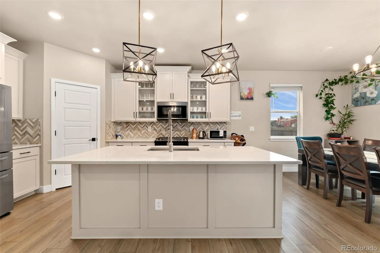 04122026093044 1600 11