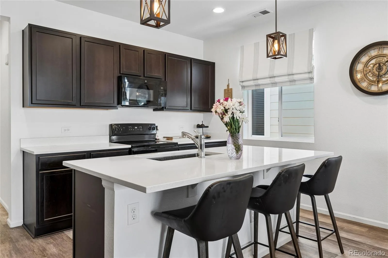 284 Vista Cliff Circle Castle Rock CO 80104 | MLS #REC1737778 08292026161225 1600 7