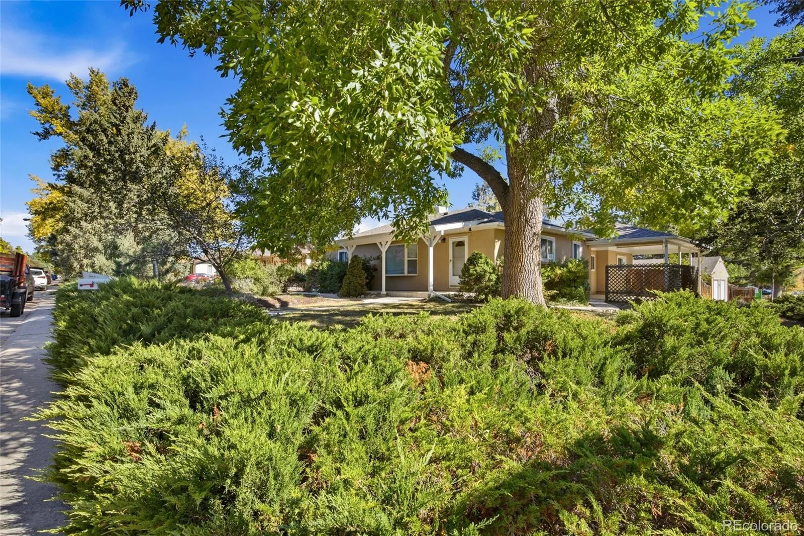 2300 Bell Court Lakewood CO 80215 | MLS #REC1738974 10082026021618 1600 1