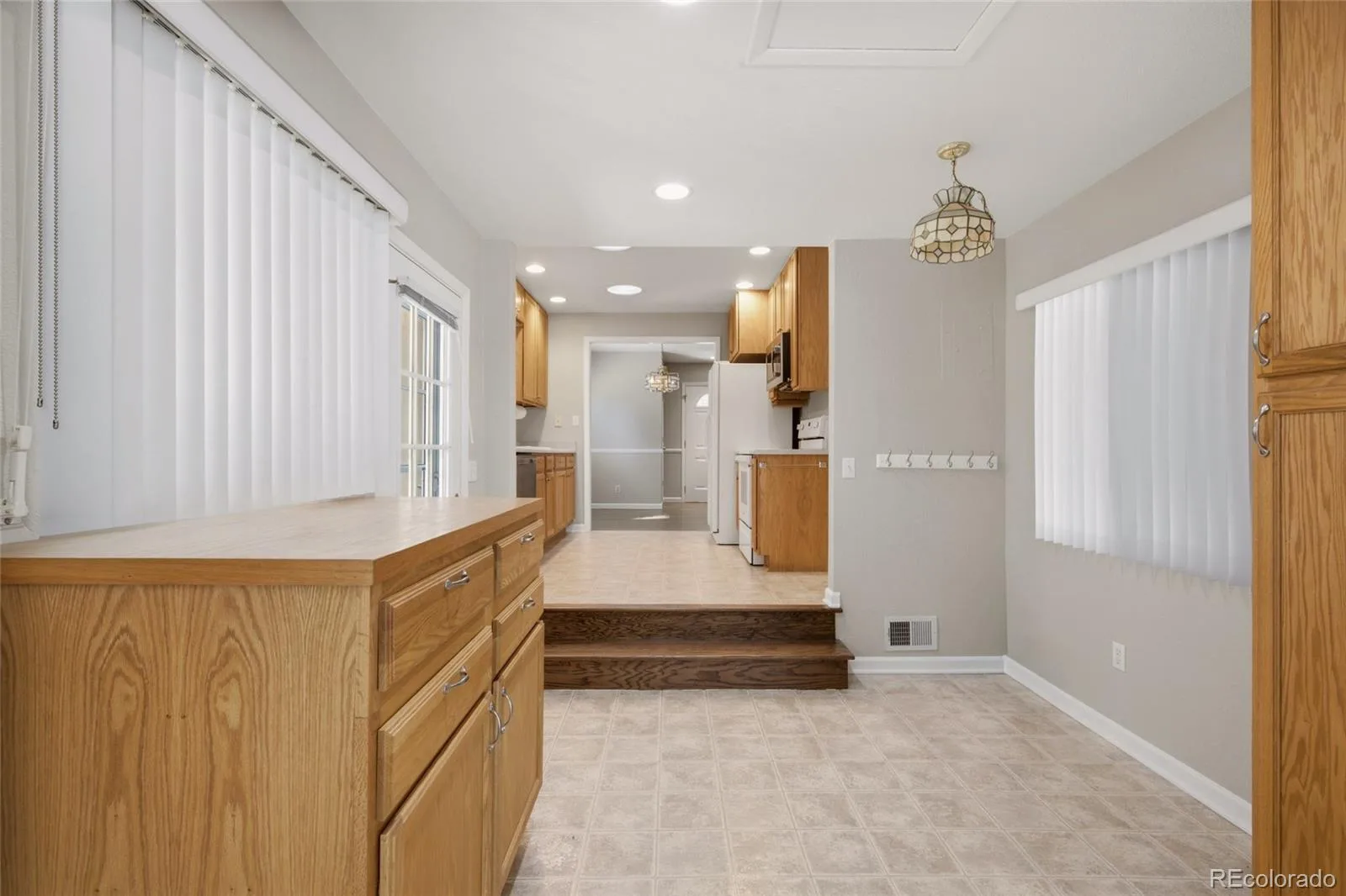 2300 Bell Court Lakewood CO 80215 | MLS #REC1738974 10082026021618 1600 10