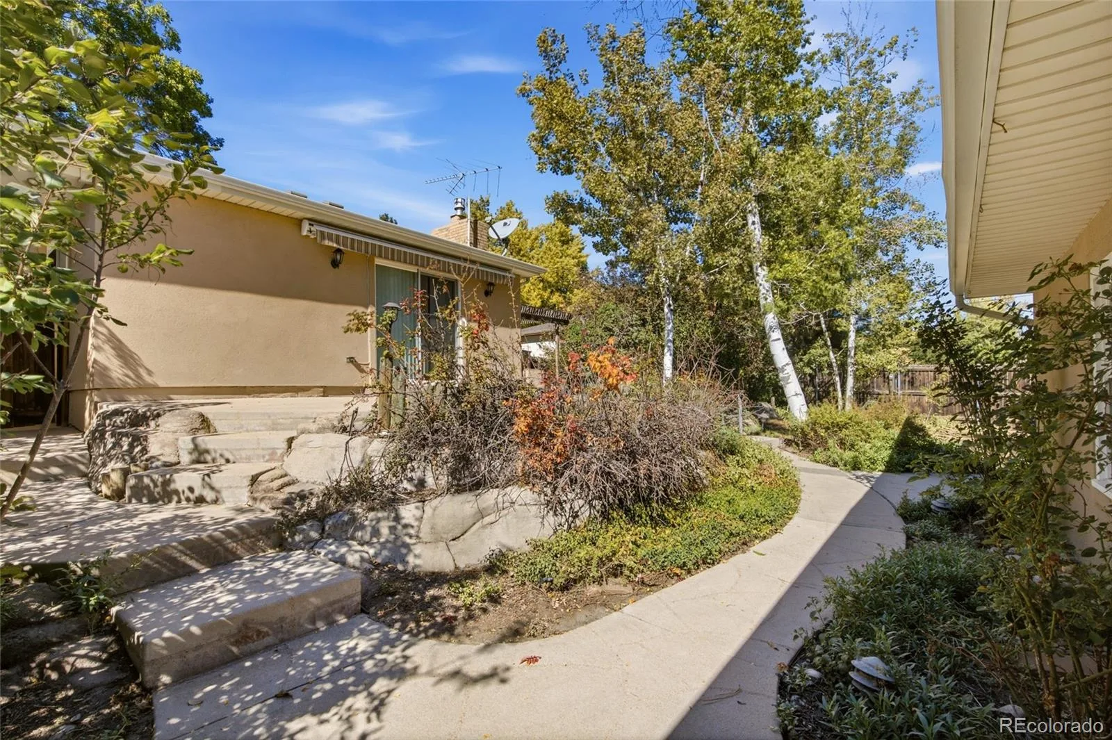 2300 Bell Court Lakewood CO 80215 | MLS #REC1738974 10082026021618 1600 30