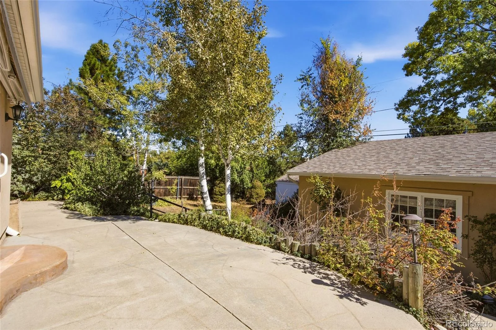 2300 Bell Court Lakewood CO 80215 | MLS #REC1738974 10082026021618 1600 31