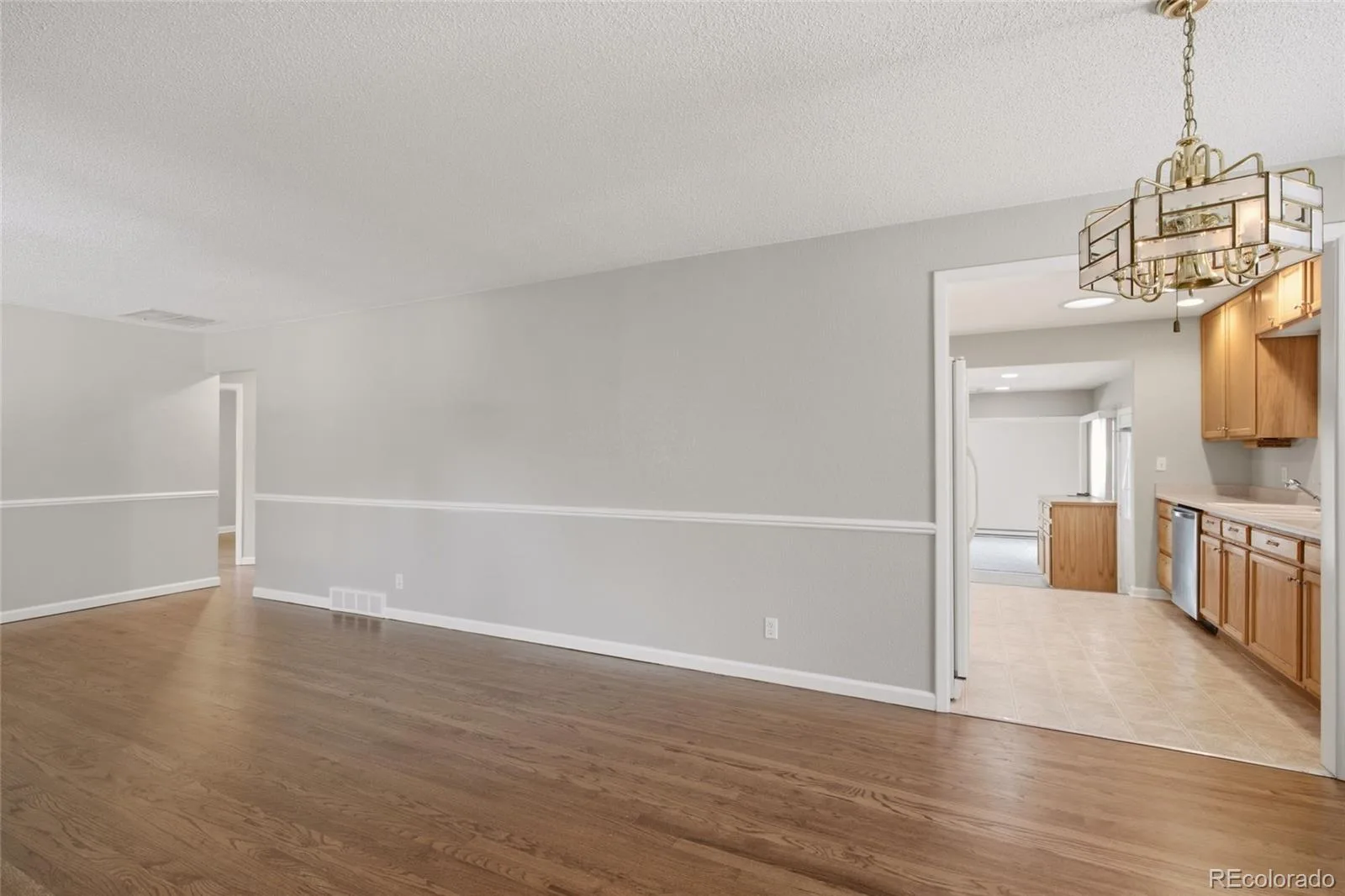 2300 Bell Court Lakewood CO 80215 | MLS #REC1738974 10082026021618 1600 6