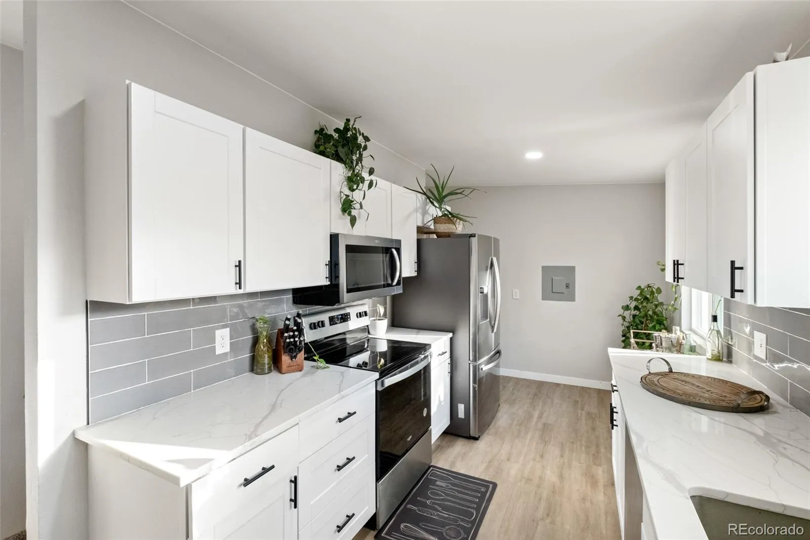 04162026221101 1600 12