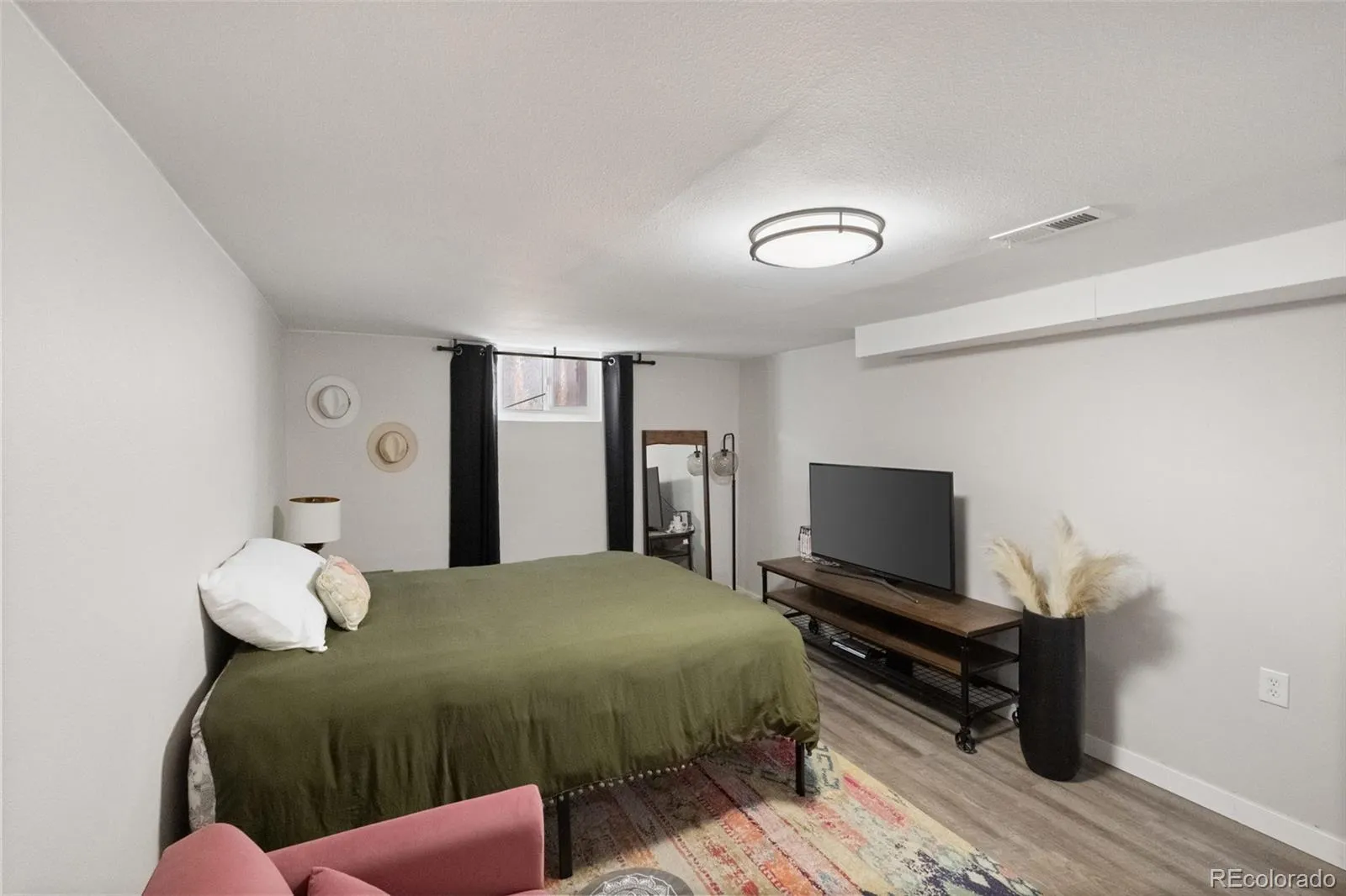 04162026221101 1600 24