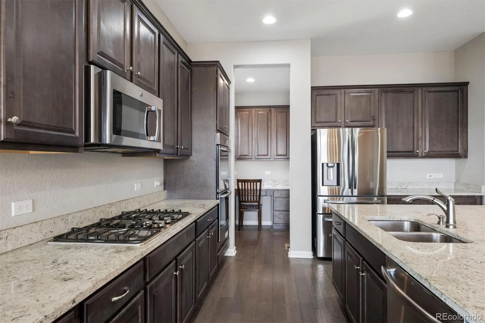 21157 E Layton Lane Aurora CO 80015 MLS #REC1750440 04152026032126 1600 12