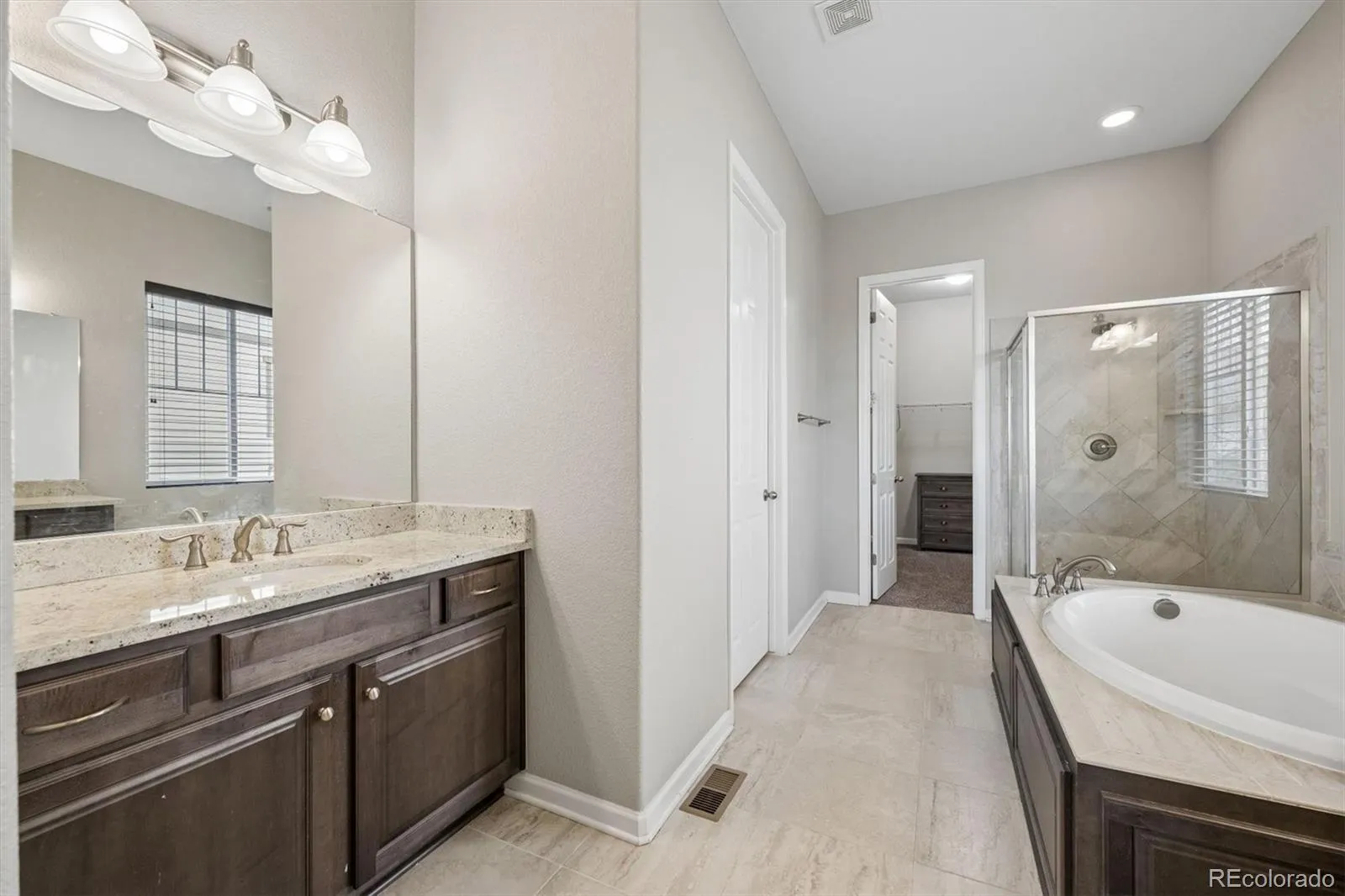 21157 E Layton Lane Aurora CO 80015 MLS #REC1750440 04152026032126 1600 18