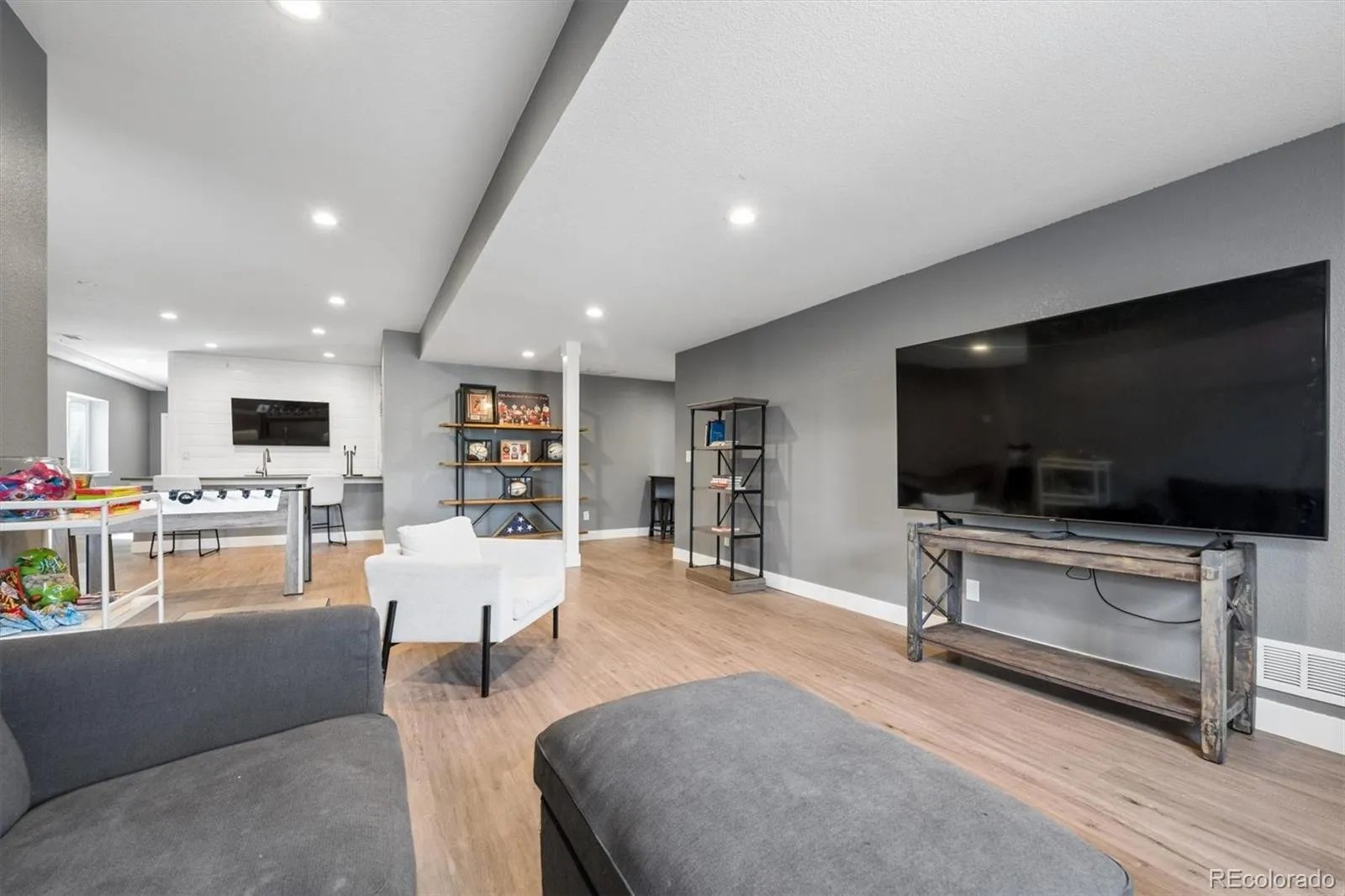 21157 E Layton Lane Aurora CO 80015 MLS #REC1750440 04152026032126 1600 32