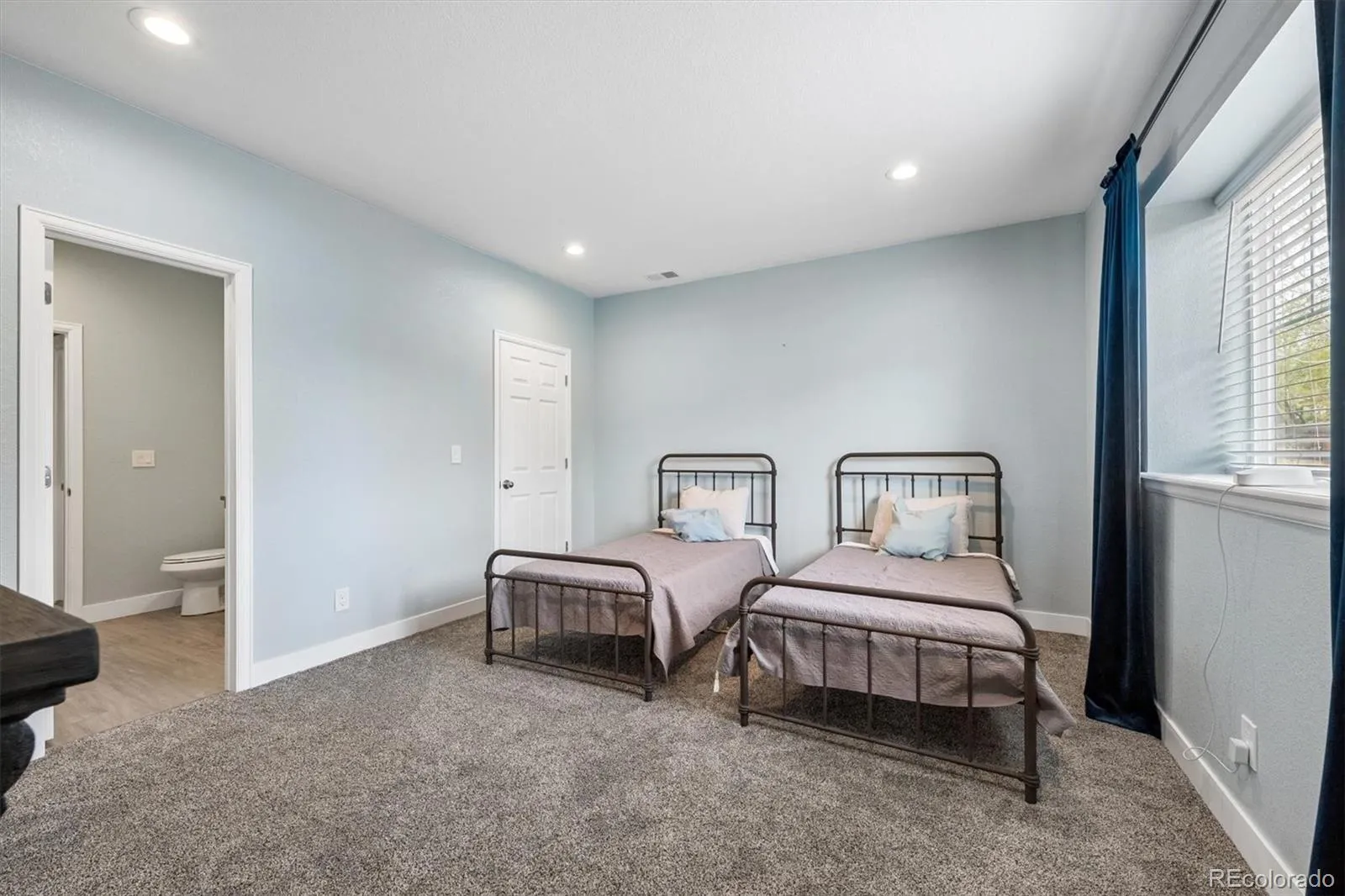 21157 E Layton Lane Aurora CO 80015 MLS #REC1750440 04152026032126 1600 34