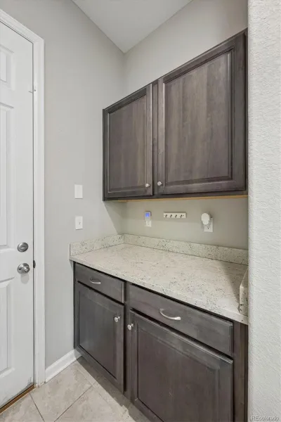 21157 E Layton Lane Aurora CO 80015 MLS #REC1750440 04152026032126 800 23