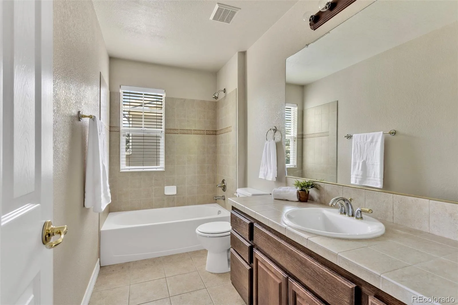 22245 E Glasgow Place Aurora CO 80016 | MLS #REC1758138 07172026193530 1600 18