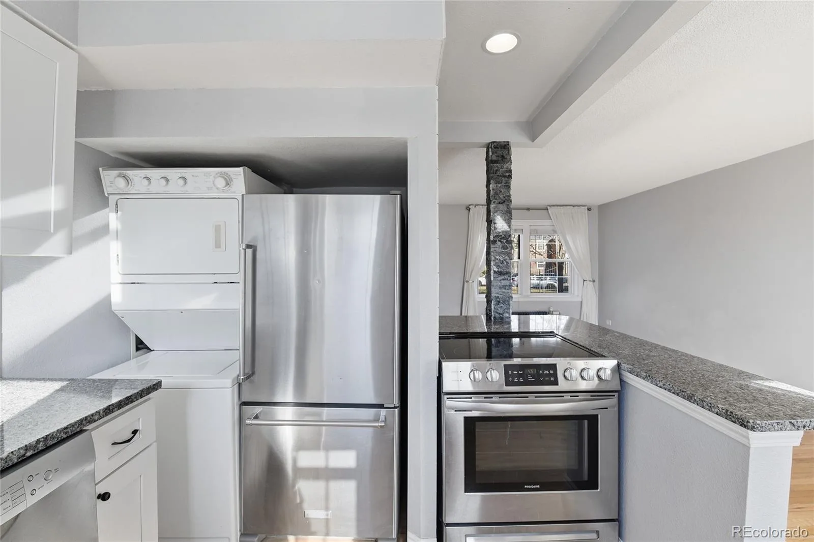 2823 Jasmine Street Denver CO 80207 | MLS #REC1765479 08212026160844 1600 13