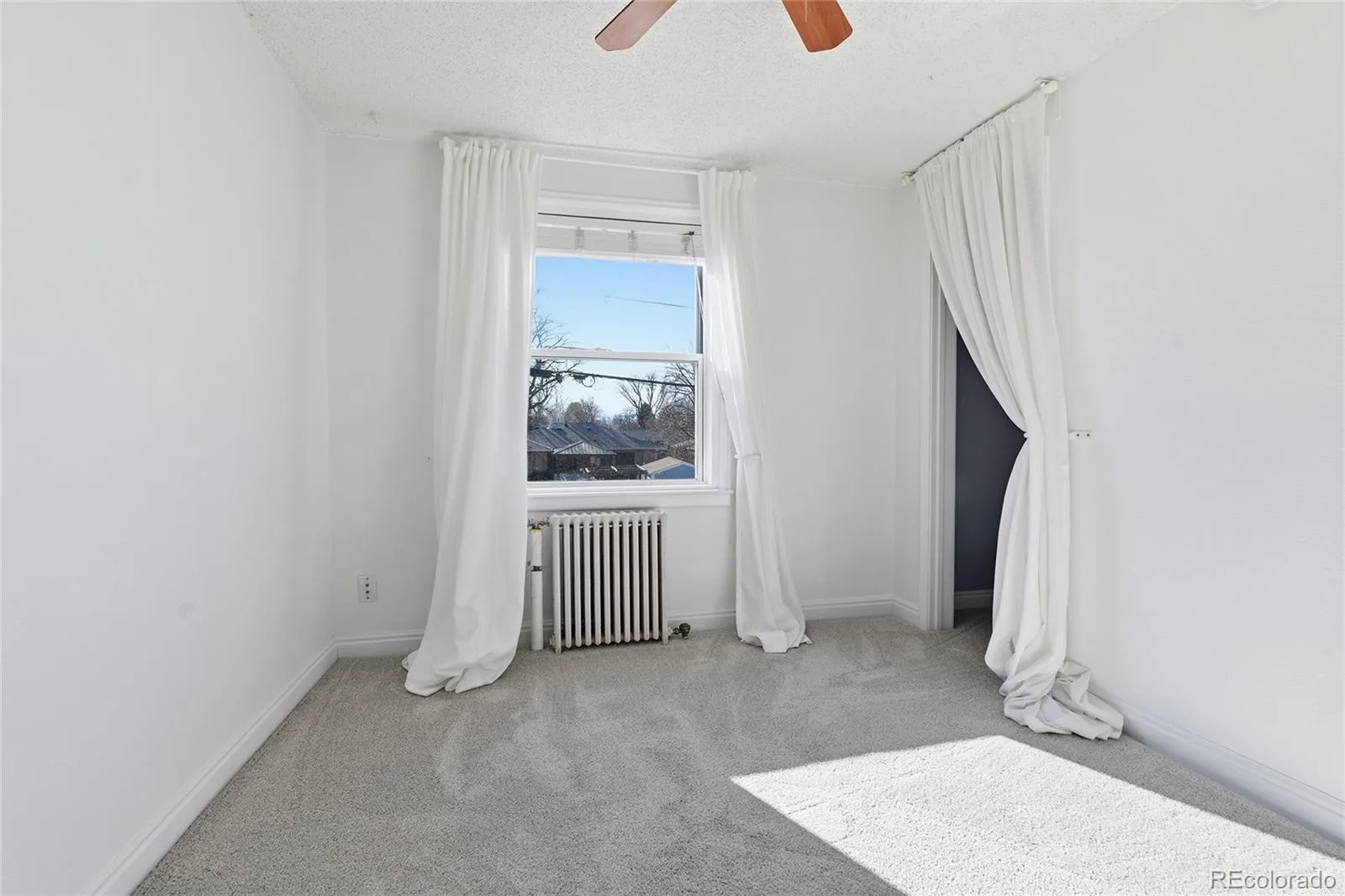 2823 Jasmine Street Denver CO 80207 | MLS #REC1765479 08212026160844 1600 19