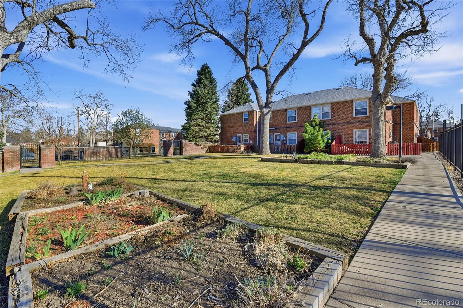 2823 Jasmine Street Denver CO 80207 | MLS #REC1765479 08212026160844 1600 22