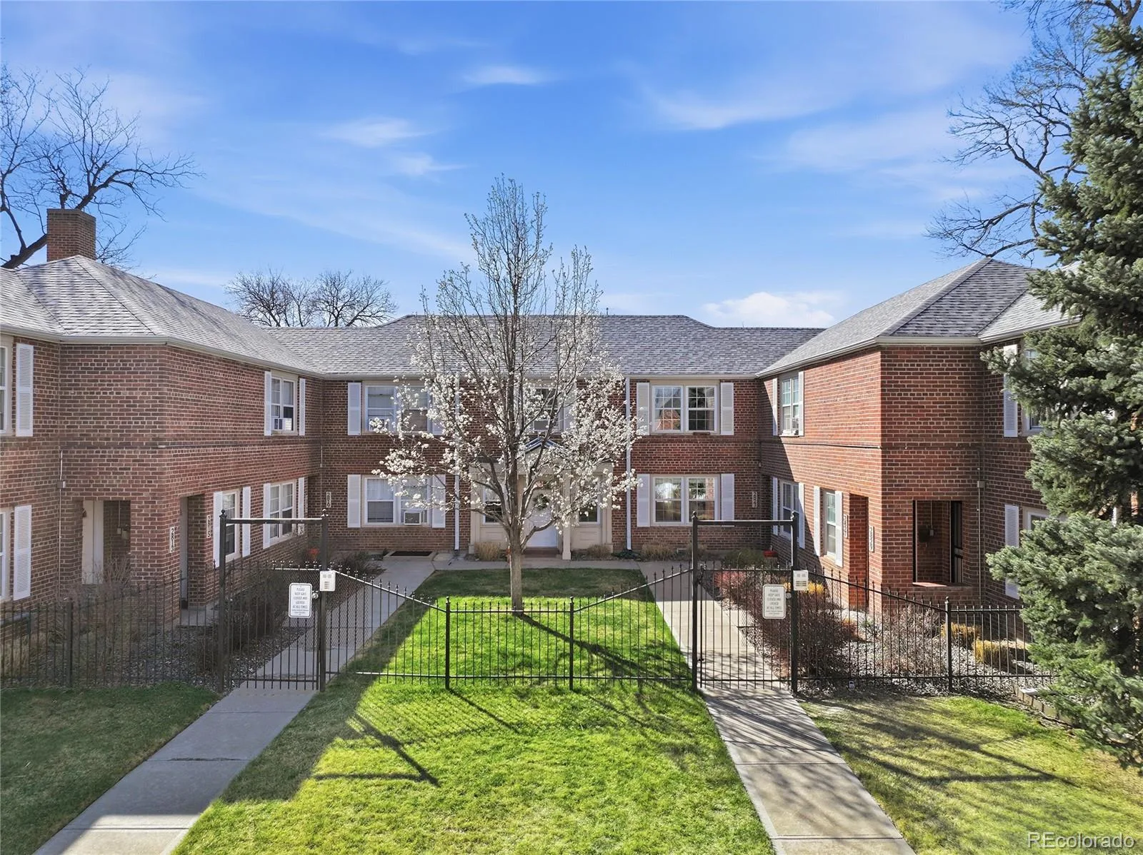2823 Jasmine Street Denver CO 80207 | MLS #REC1765479 08212026160844 1600 23