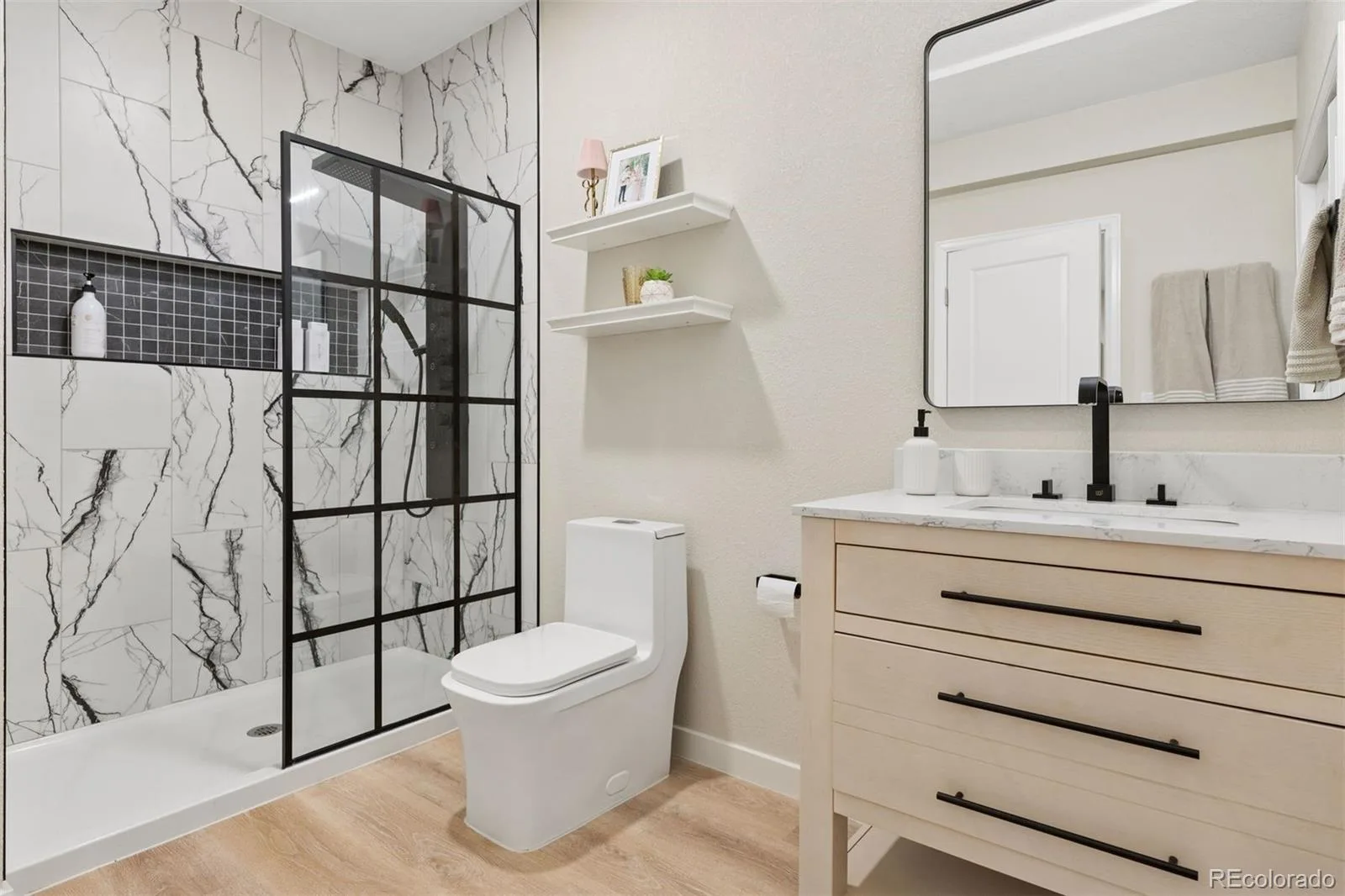 7585 S Quantock Court Aurora CO 80016 | MLS #REC1768835 10092026192157 1600 39