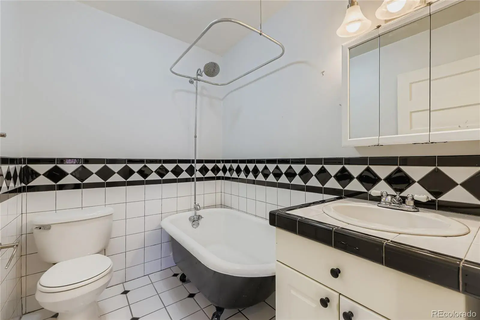 10212025211912 1600 10