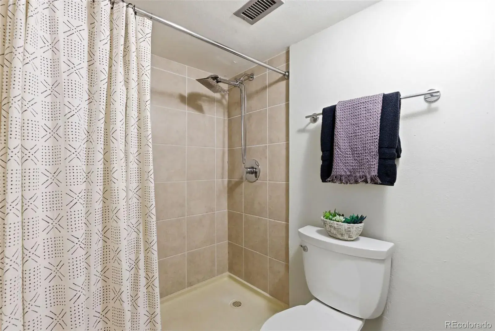 03032026182755 1600 44