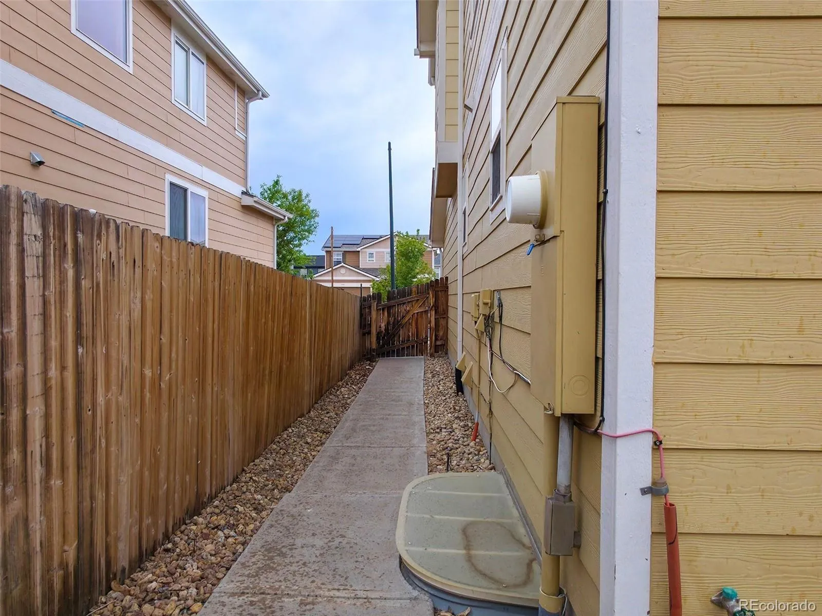 5560 Lewiston Street Denver CO 80239 MLS #REC1772244 04302026010654 1600 30