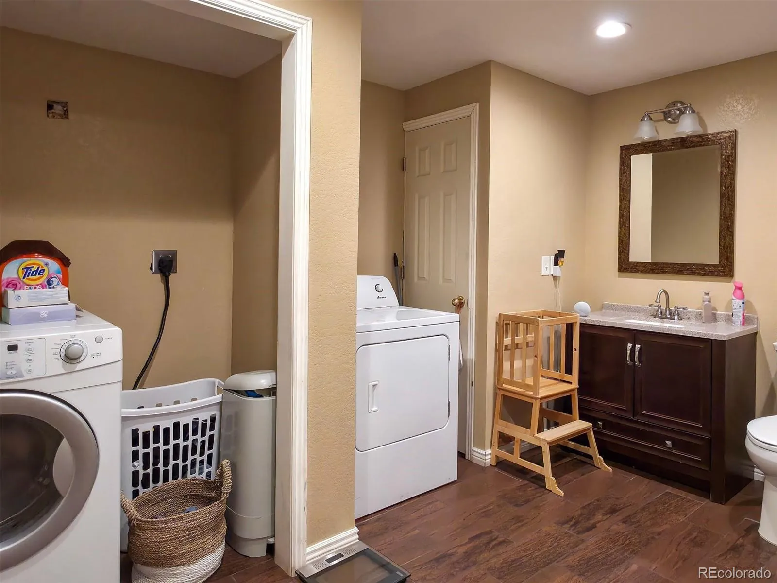 5560 Lewiston Street Denver CO 80239 MLS #REC1772244 04302026010654 1600 35