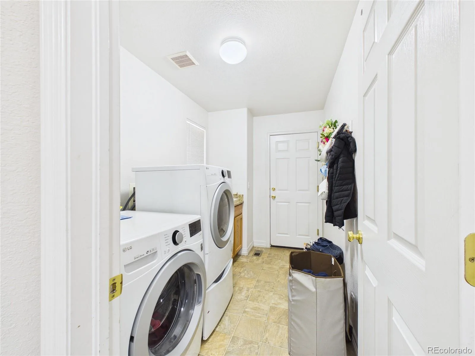 5560 Lewiston Street Denver CO 80239 | MLS #REC1772244 08132026233904 1600 20