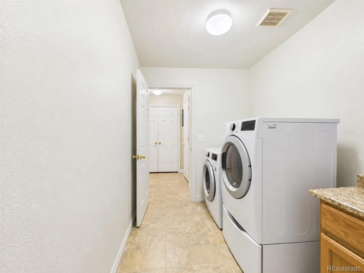 5560 Lewiston Street Denver CO 80239 | MLS #REC1772244 09232026130642 1200 17
