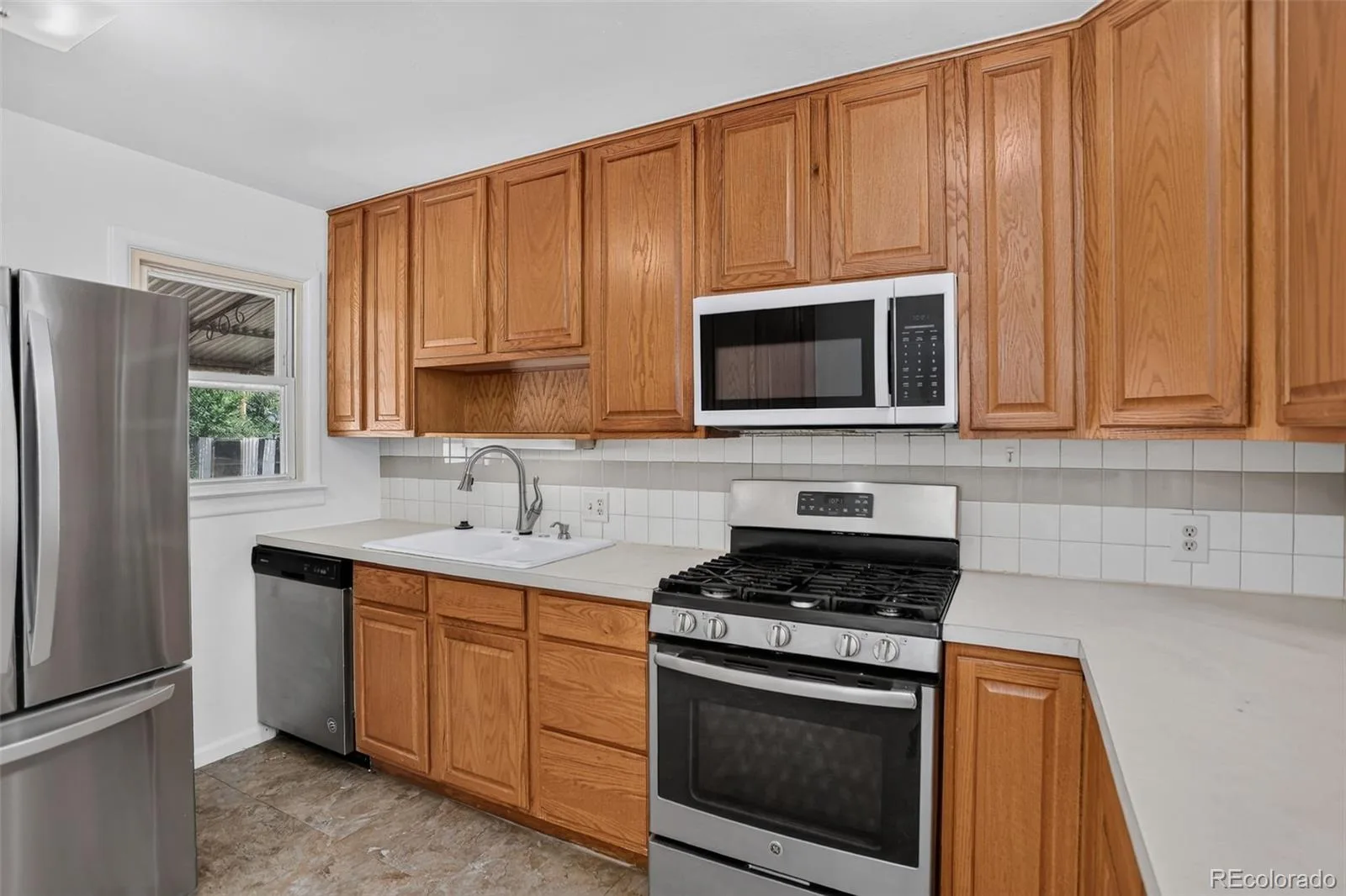 805 Kingston Street Aurora CO 80010 | MLS #REC1776197 08202026143513 1600 12