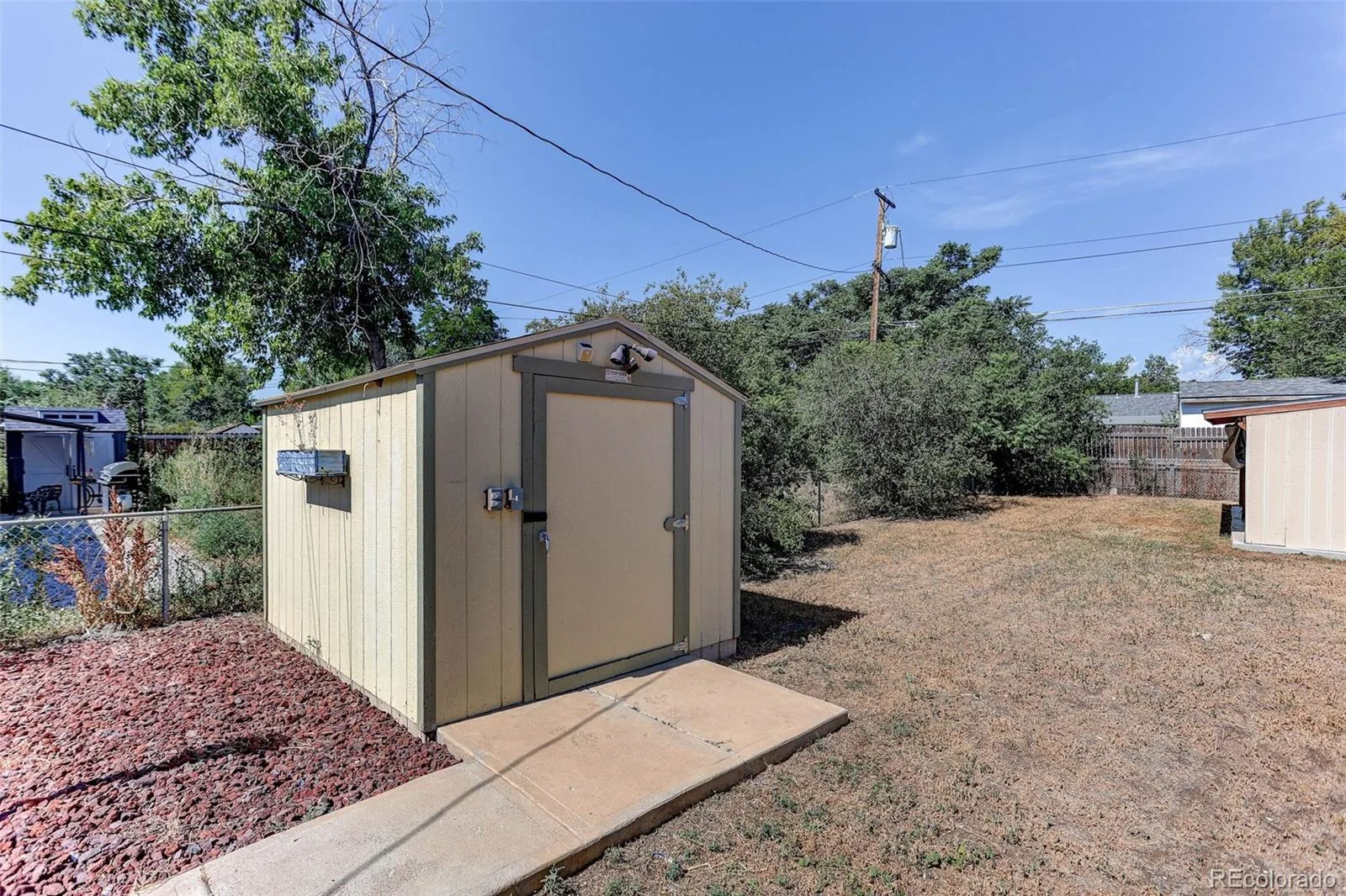 805 Kingston Street Aurora CO 80010 | MLS #REC1776197 08202026143513 1600 22