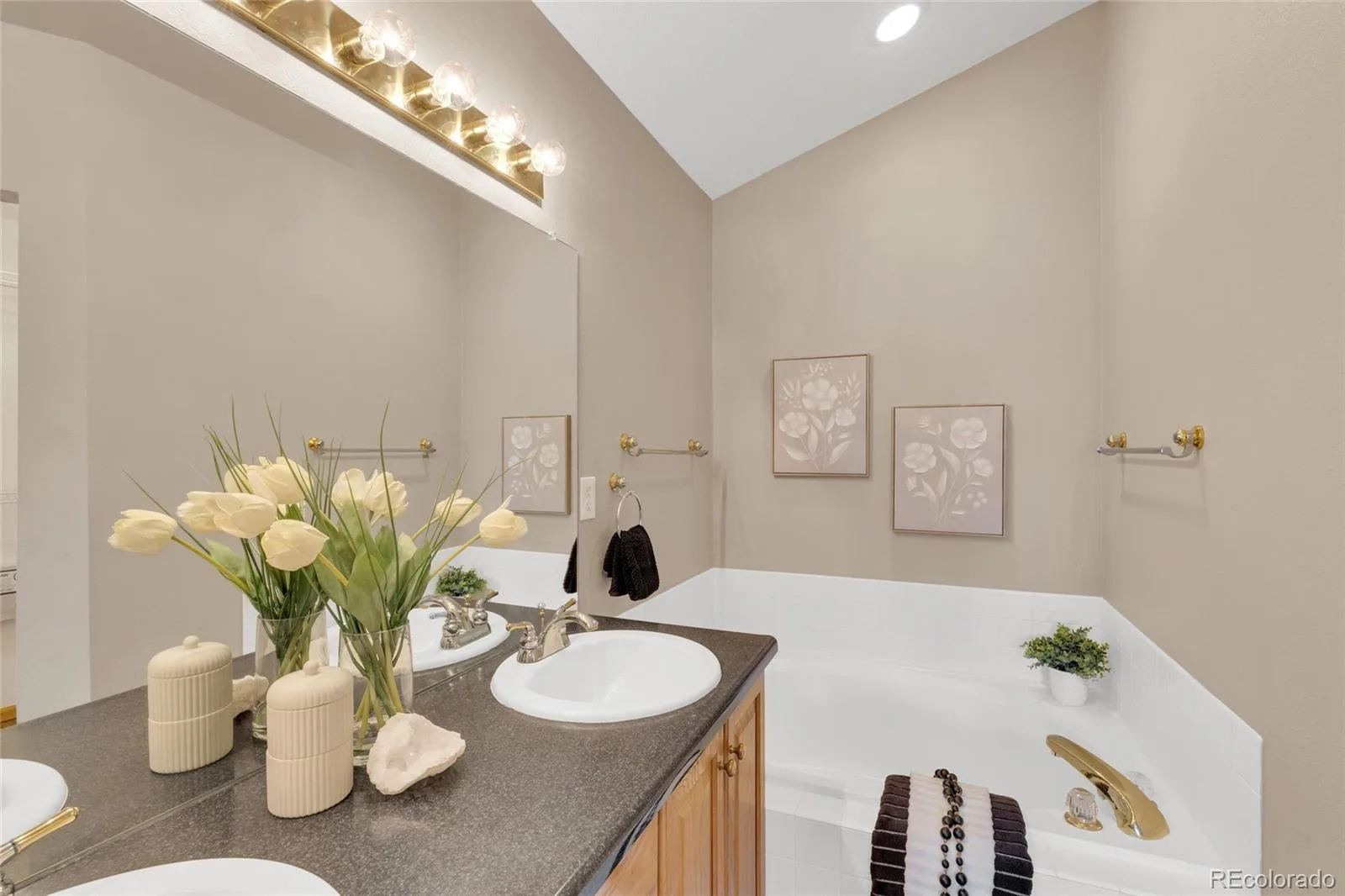 9995 E Hawaii Place Denver CO 80247 | MLS #REC1793197 08282026185620 1600 19