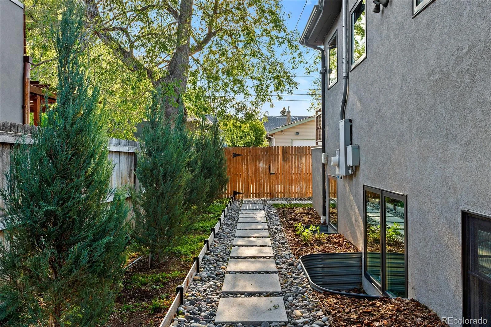 585 S Emerson Street Denver CO 80209 MLS #REC1794895 05202026023511 1600 22