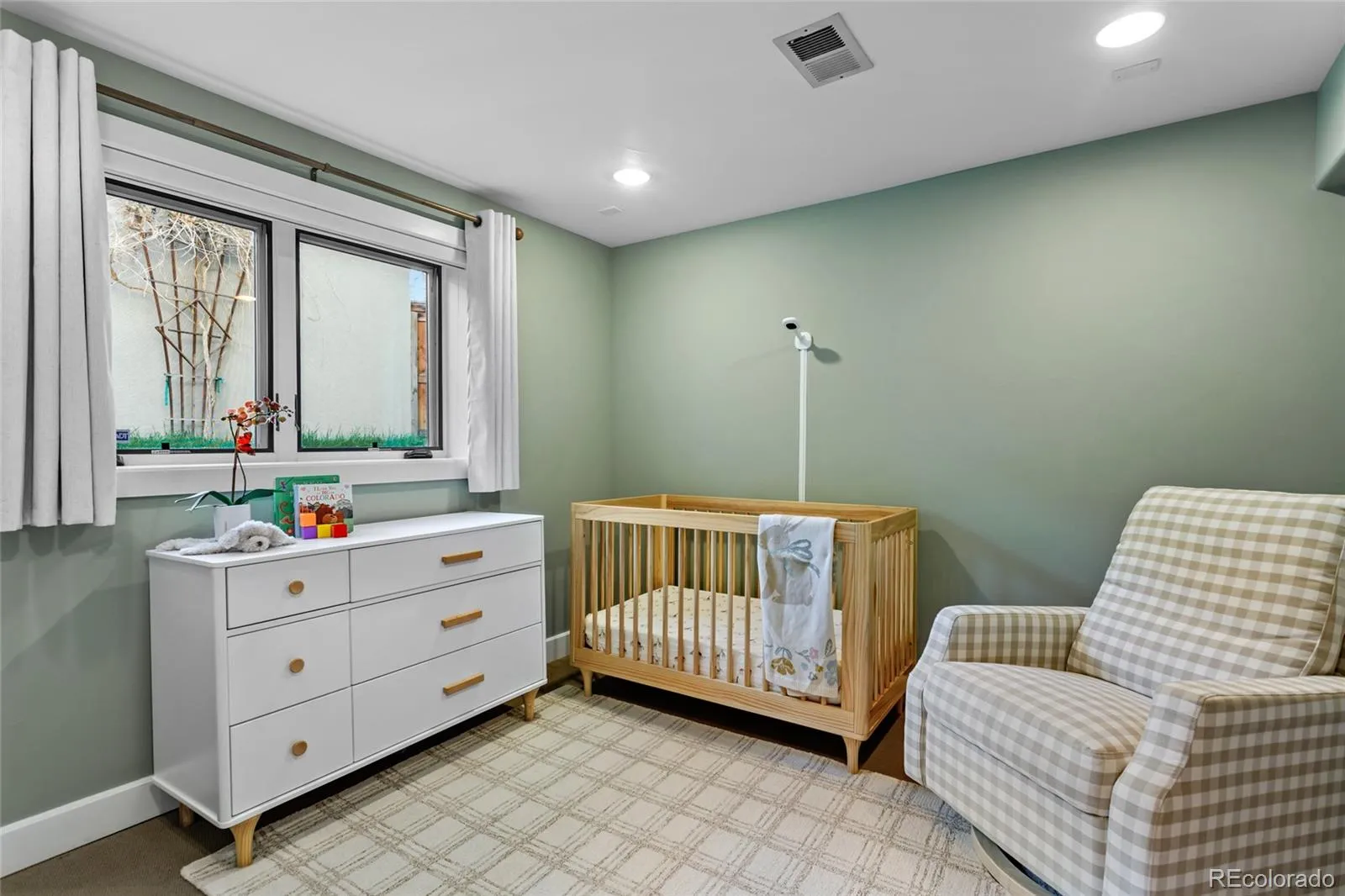585 S Emerson Street Denver CO 80209 MLS #REC1794895 05202026023511 1600 38