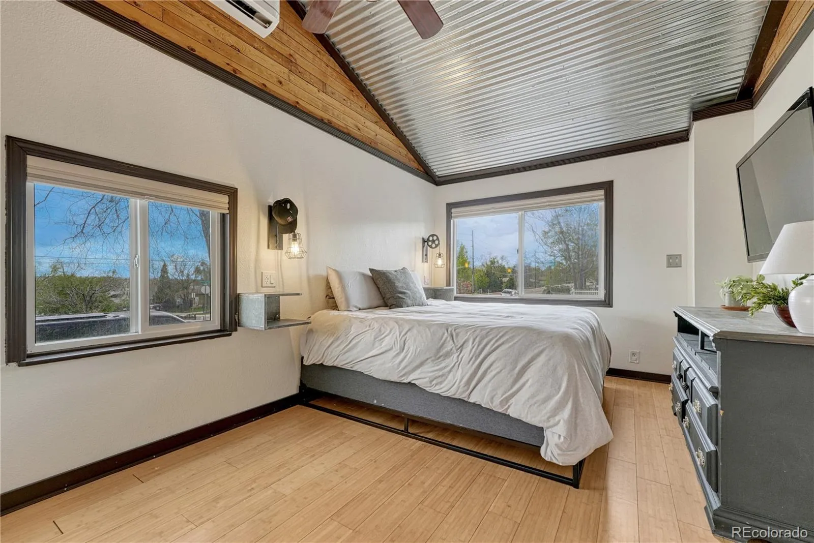 04122026053116 1600 18