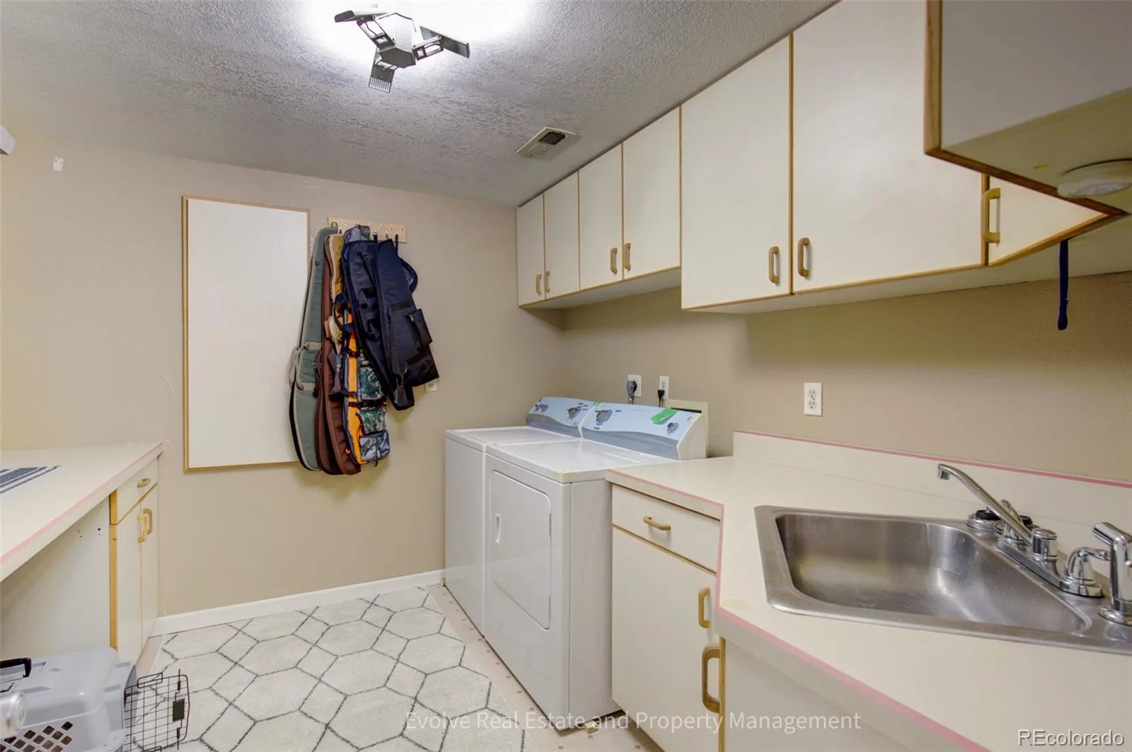 14196 E Radcliff Circle Aurora CO 80015 | MLS #REC1805936 07092026023829 1600 31