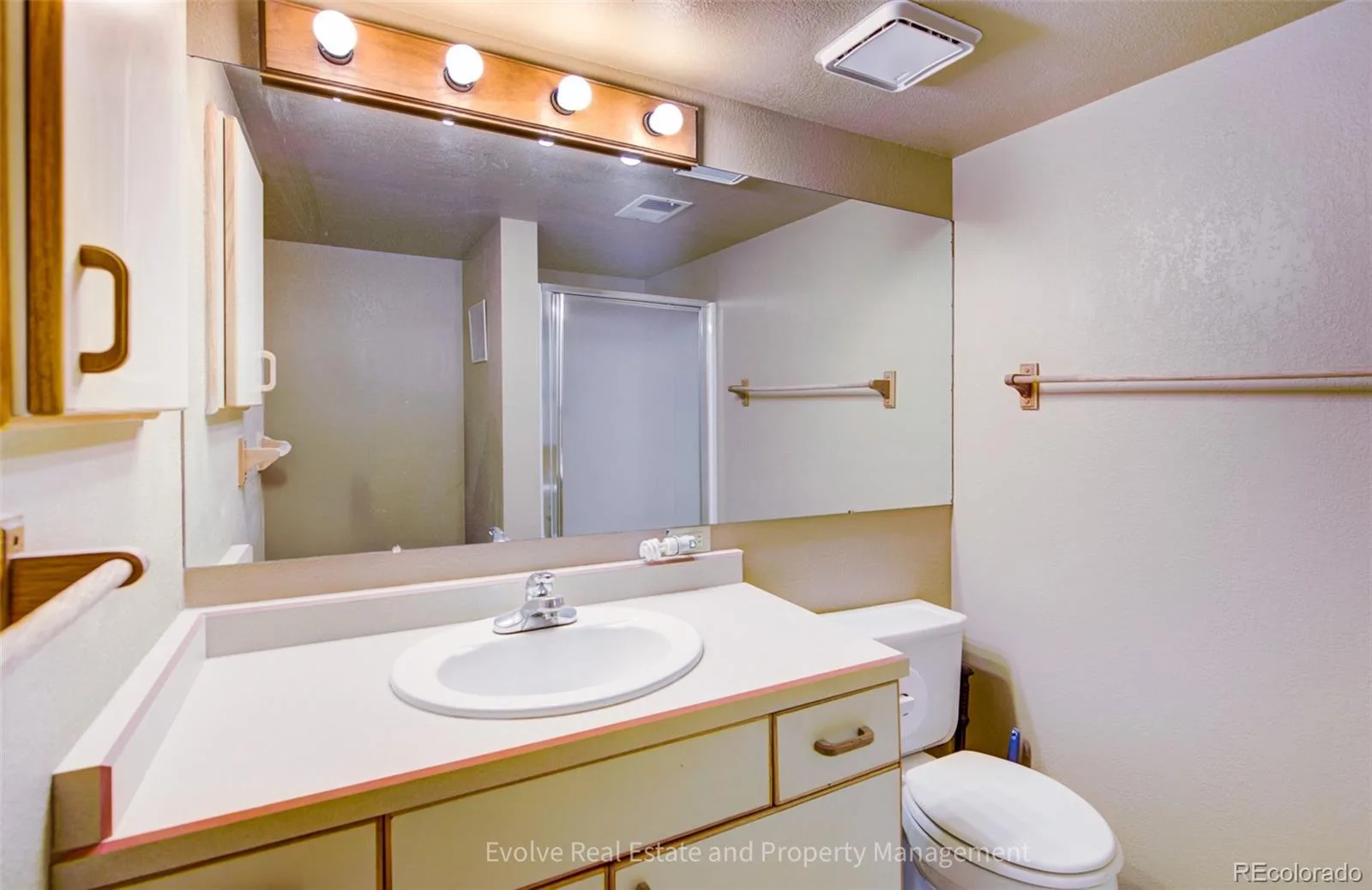 14196 E Radcliff Circle Aurora CO 80015 | MLS #REC1805936 07092026023829 1600 32