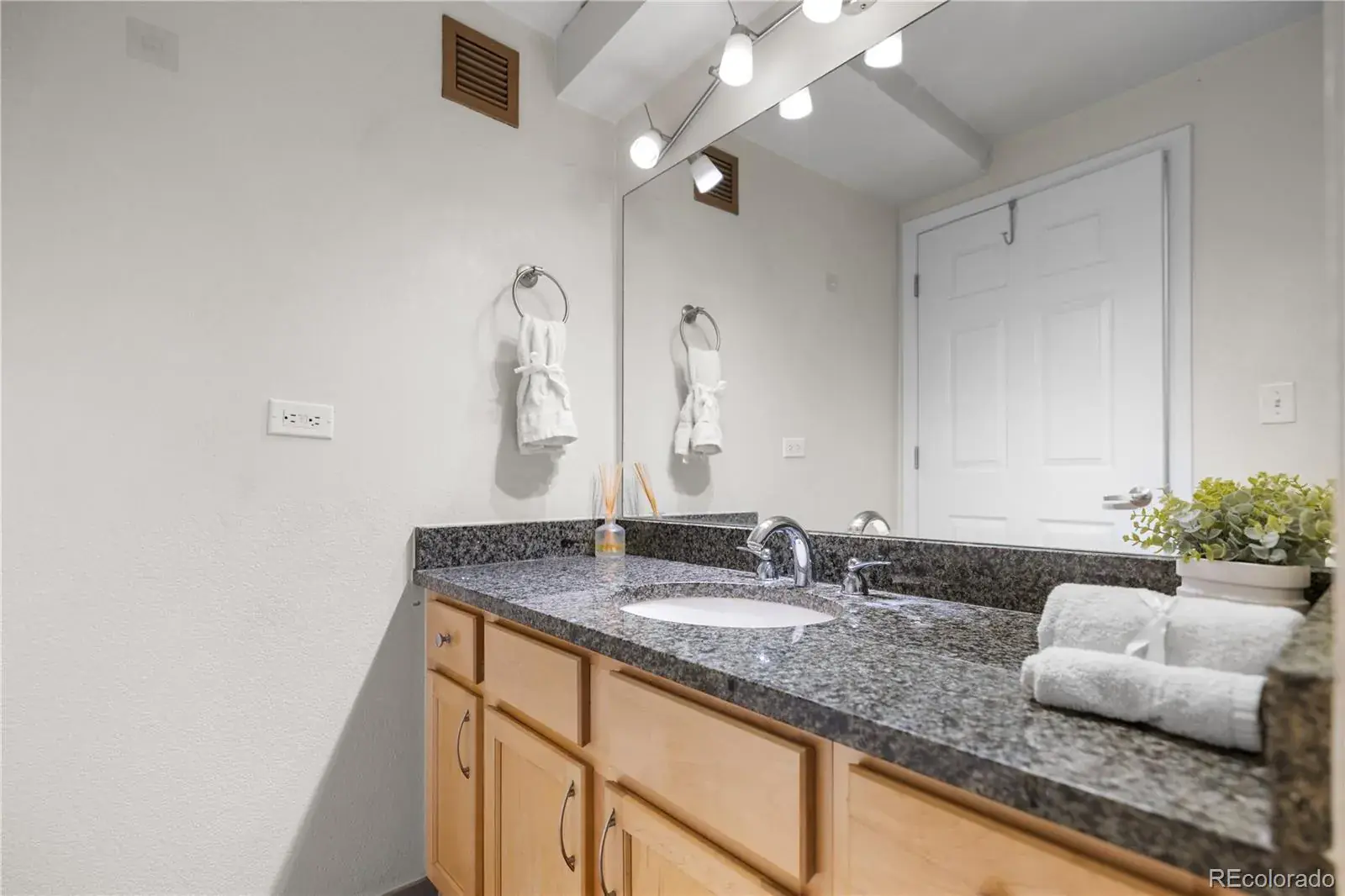 444 17th Street #808 Denver CO 80202 MLS #REC1811336 10032025190400 1600 18