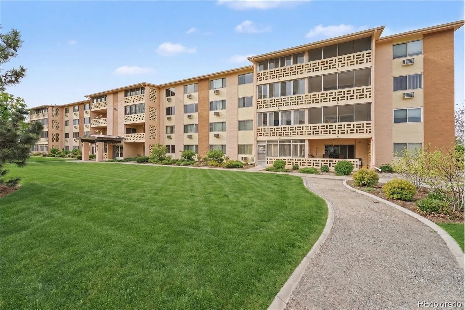 300 S Clinton Street #8C Denver CO 80247 MLS #REC1813589 05202026194207 1600 17