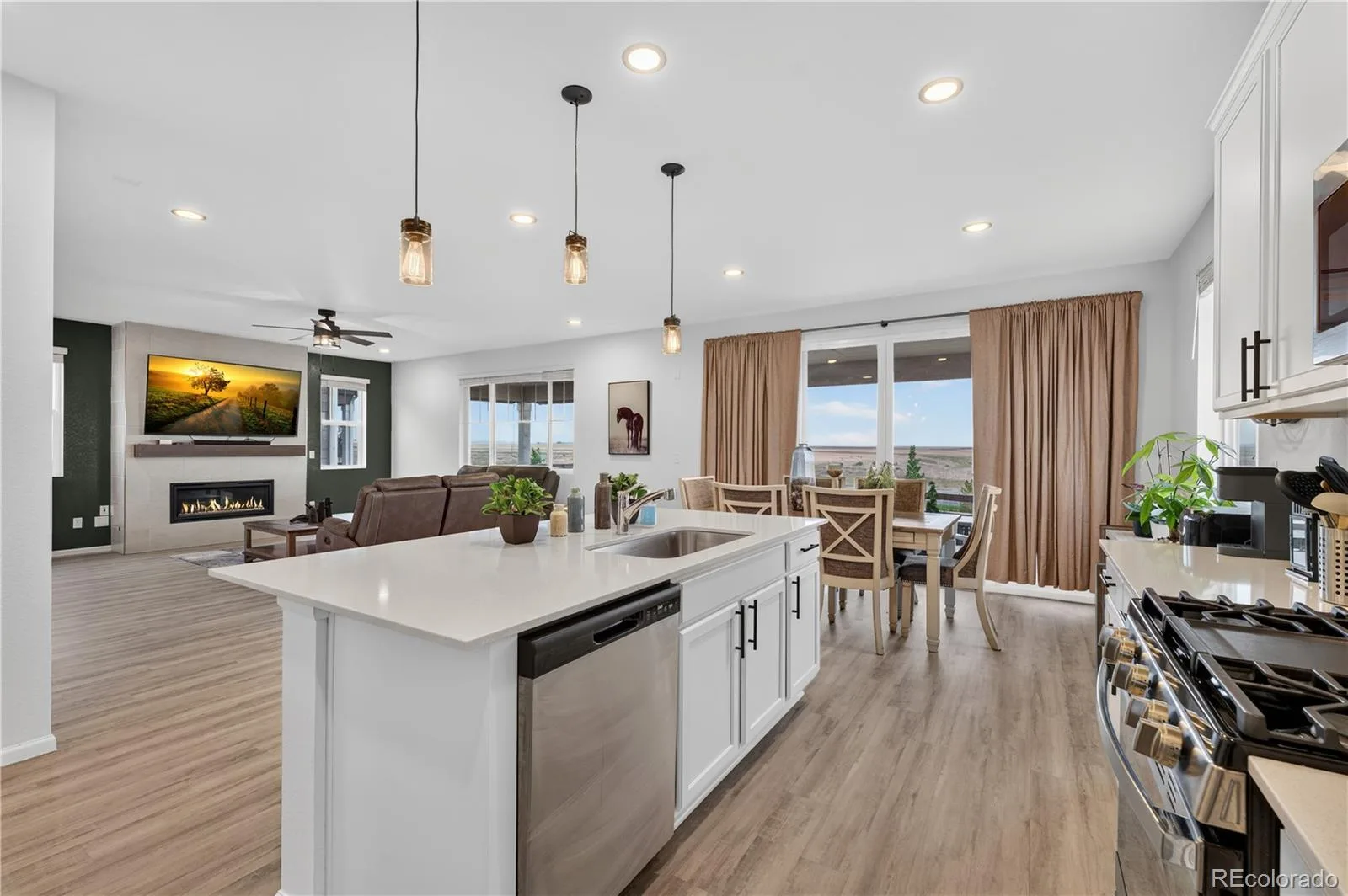 27536 E Byers Place Aurora CO 80018 | MLS #REC1814107 07102026152839 1600 6