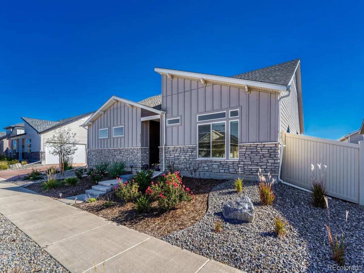 5122 N Quemoy Court Aurora CO 80019 | MLS #REC1832823 10102026150121 1200 1