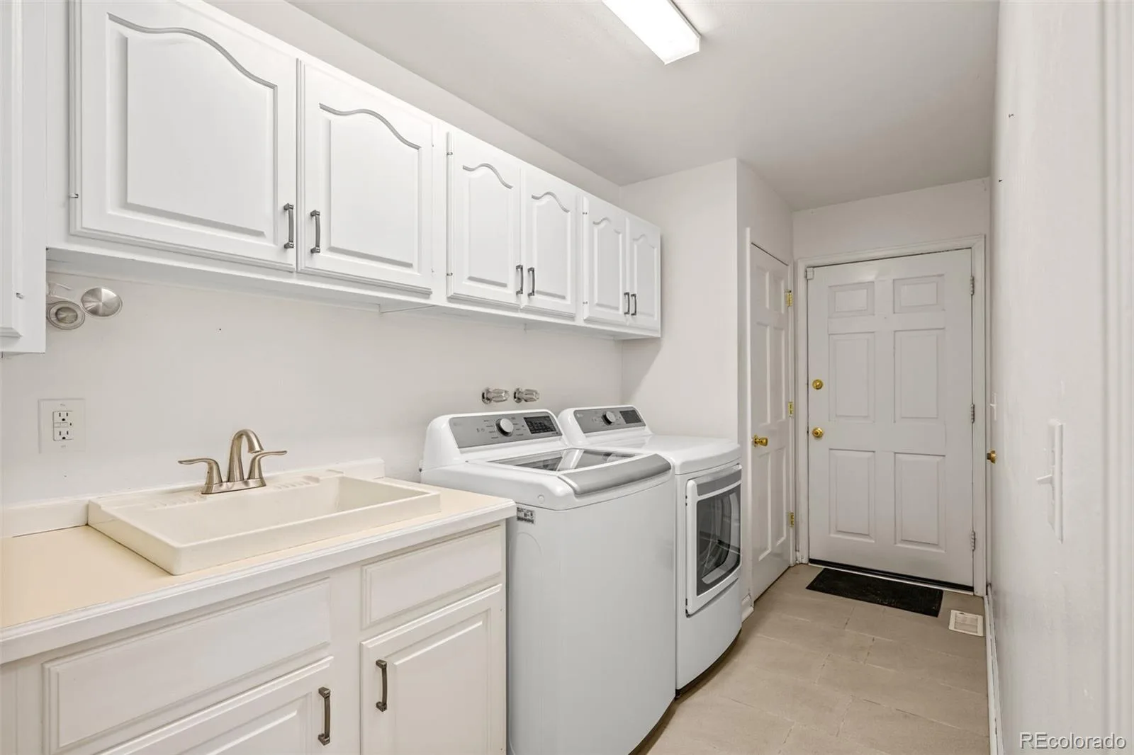 5694 S Laredo Street Centennial CO 80015 | MLS #REC1833830 10092026192409 1600 17