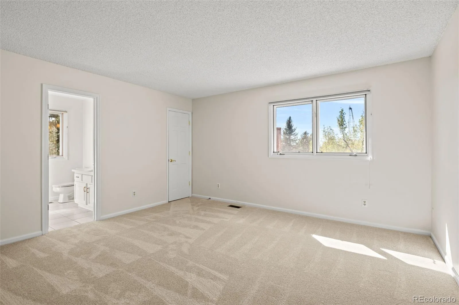 5694 S Laredo Street Centennial CO 80015 | MLS #REC1833830 10092026192409 1600 27