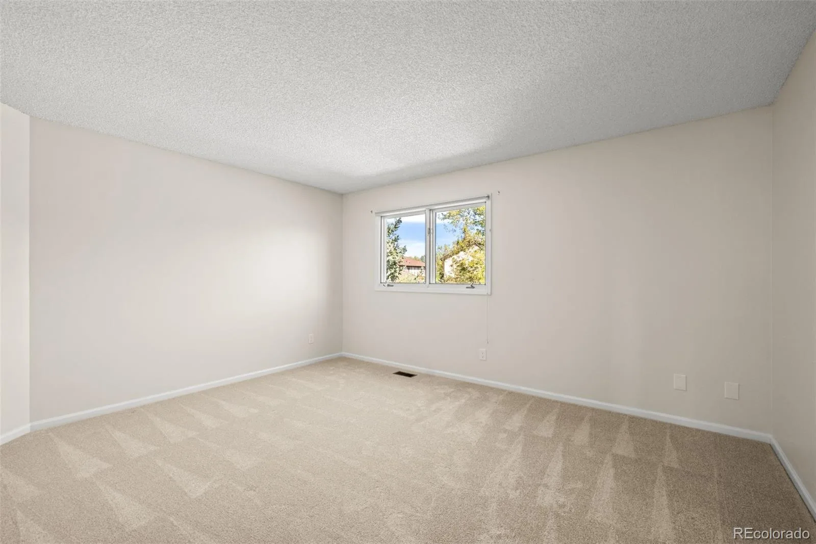 5694 S Laredo Street Centennial CO 80015 | MLS #REC1833830 10092026192409 1600 29