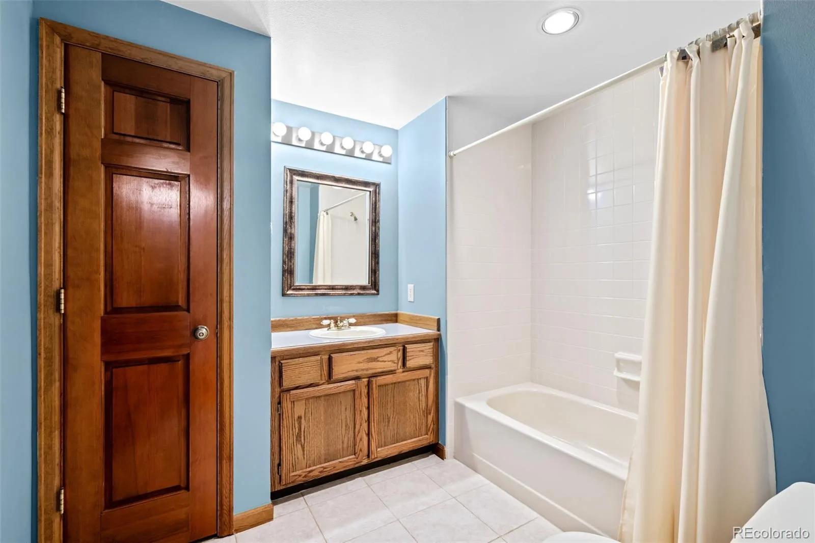 5694 S Laredo Street Centennial CO 80015 | MLS #REC1833830 10092026192409 1600 37