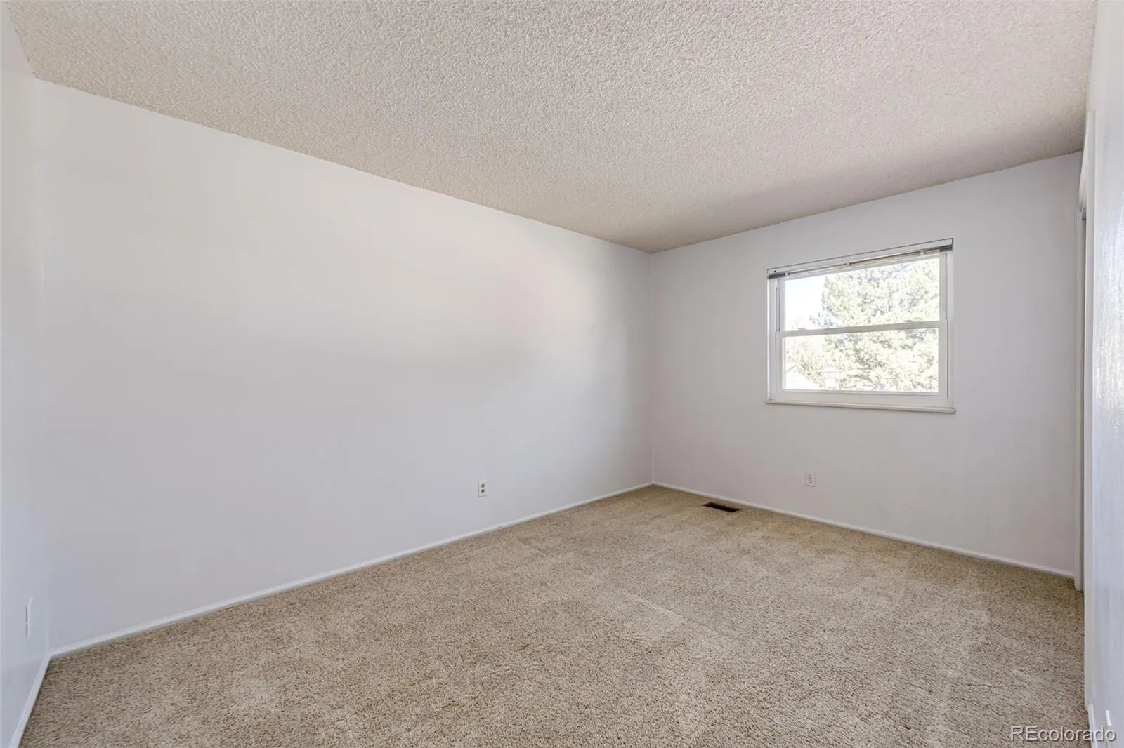 6360 S Jasmine Way Centennial CO 80111 MLS #REC1842153 05152026055320 1600 33