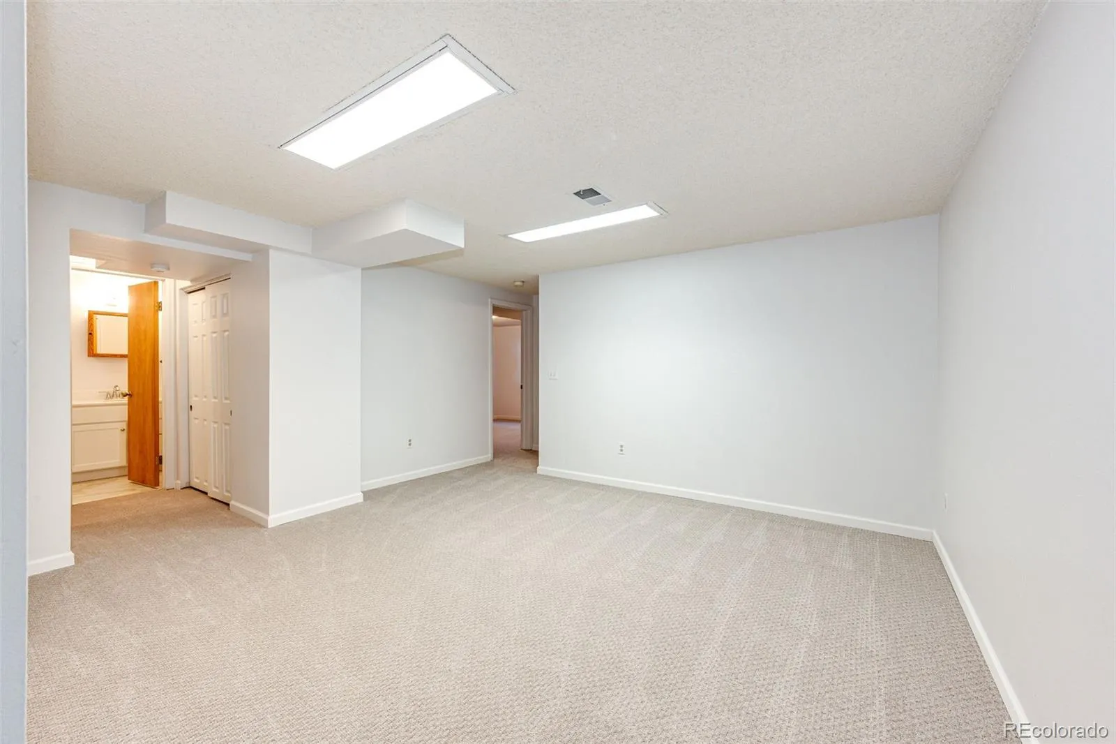 6360 S Jasmine Way Centennial CO 80111 MLS #REC1842153 05152026055320 1600 35