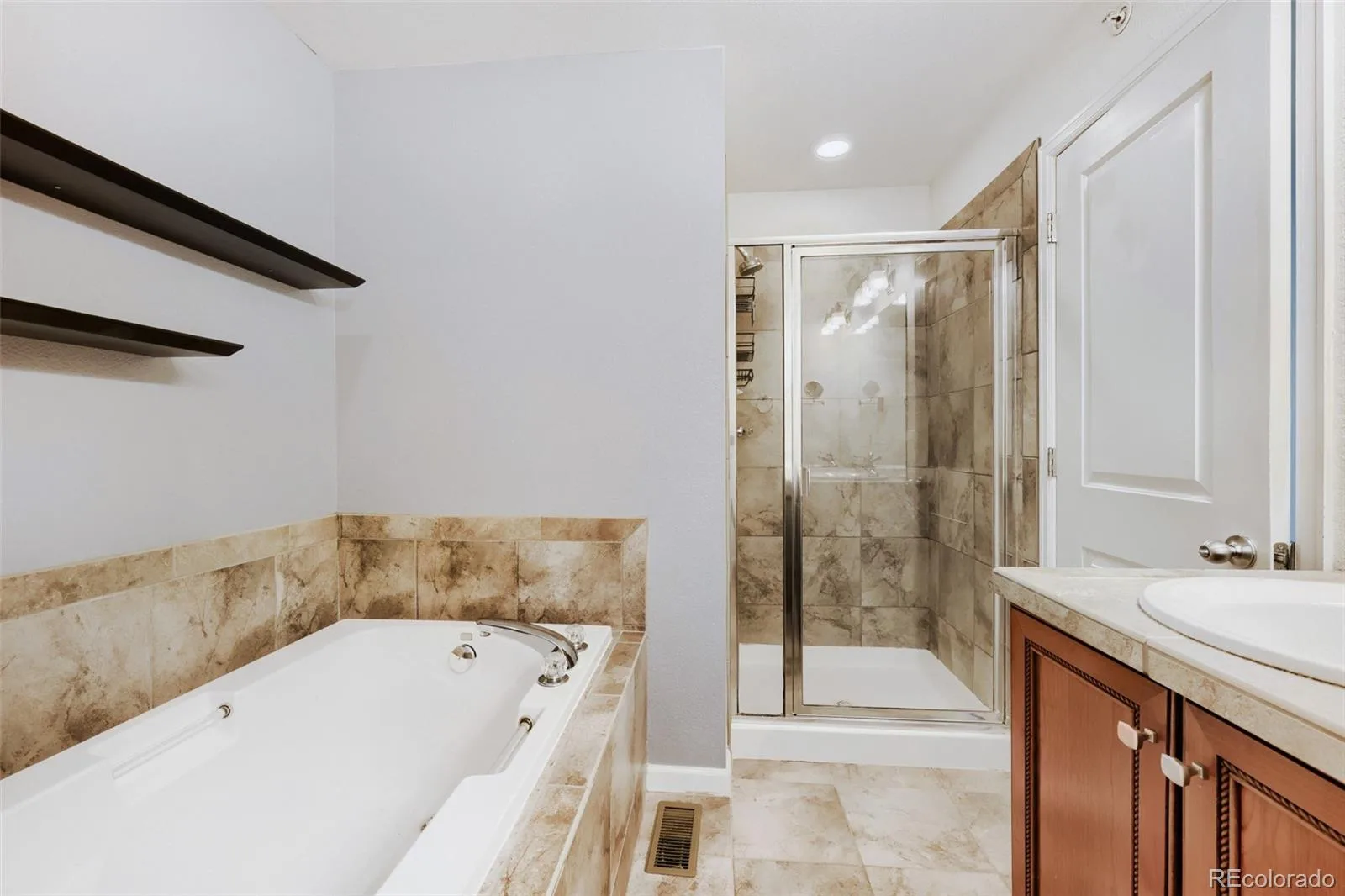 457 S Reed Court Lakewood CO 80226 | MLS #REC1842245 08122026212953 1600 23